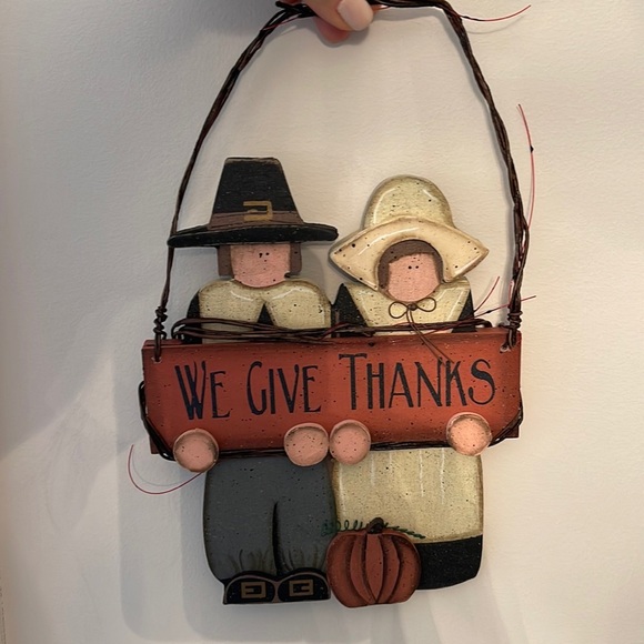“We Give Thanks” rustic hanging decor - Picture 1 of 2